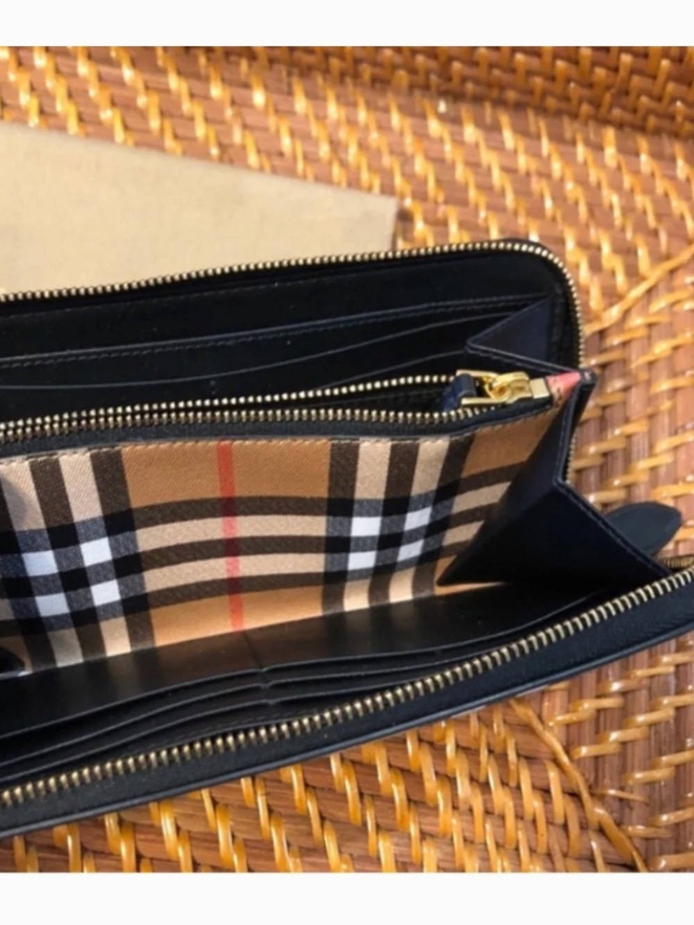 Authentic Burberry Wallet - Picture 6 of 8